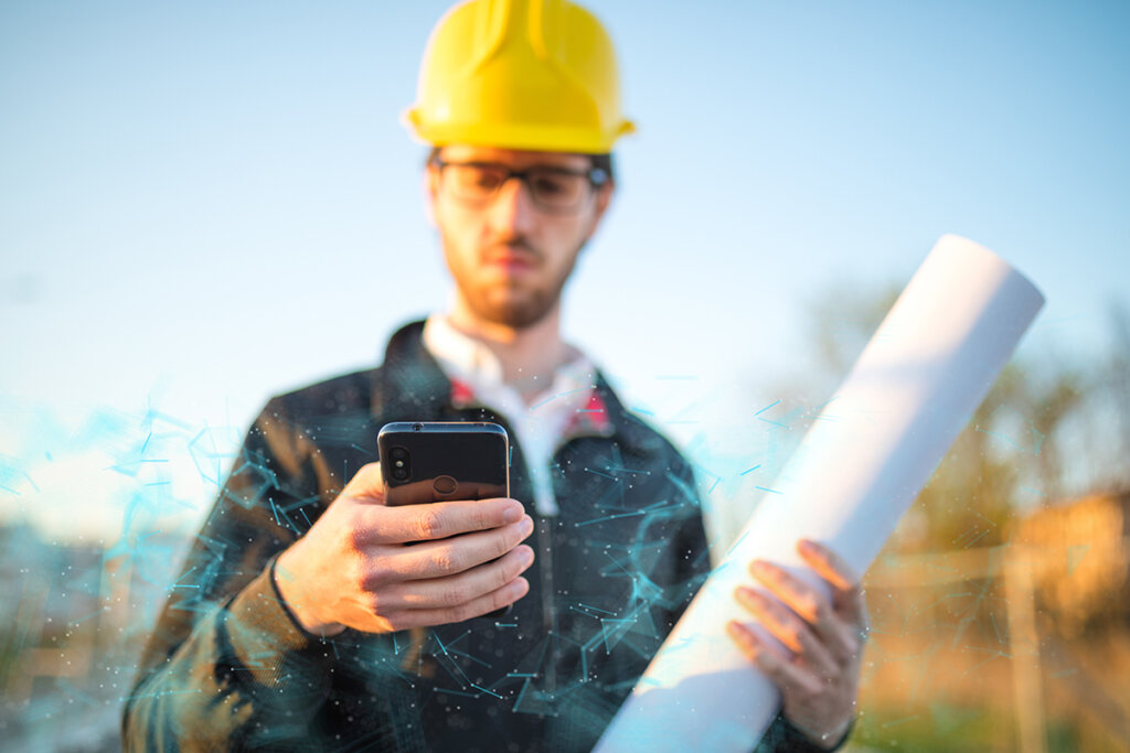 builder_with_smartphone