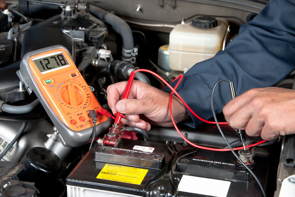 Controllo della batteria dell'auto