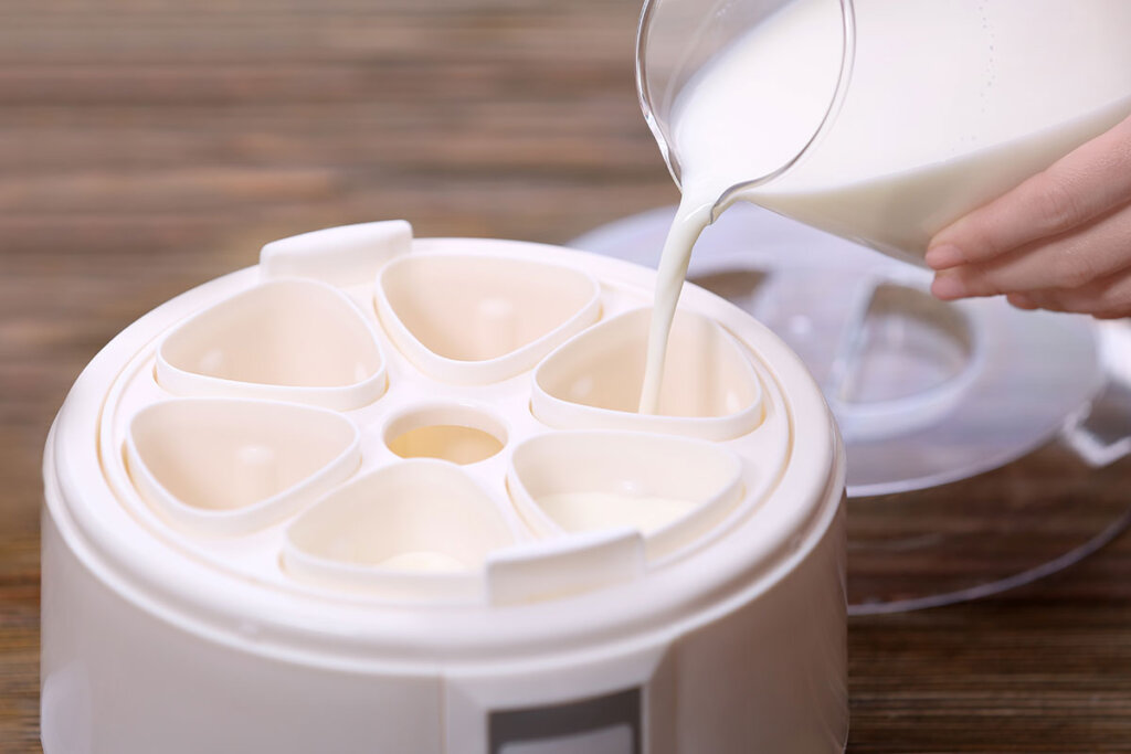 milk_being_poured_into_maker